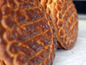Tokat çöreği ramazan sofralarını süslüyor
