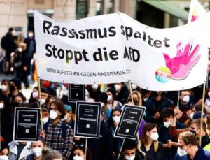 Almanya’da polis şiddeti protesto edildi
