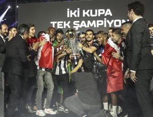 Beşiktaş, Süper Lig şampiyonluk kupasını aldı