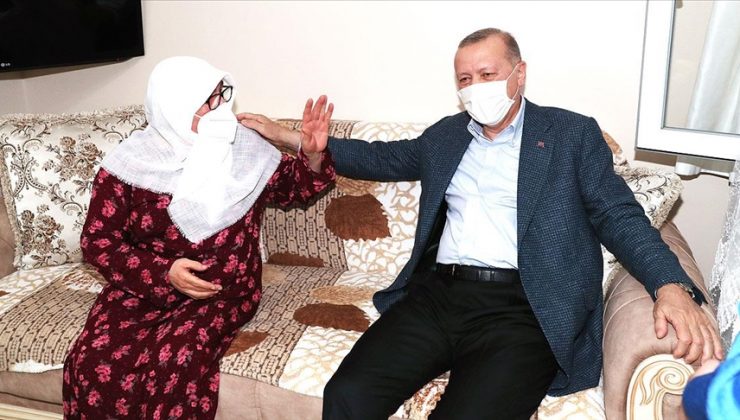 Cumhurbaşkanı Erdoğan’dan Sultanbeyli’de ev ziyareti