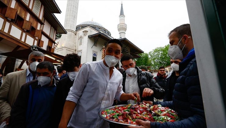 Dünyada Ramazan Bayramı kutlanıyor