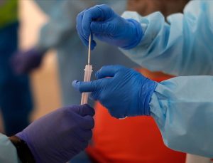 Endonezya’da koronavirüs testlerini yıkayıp tekrar kullandılar