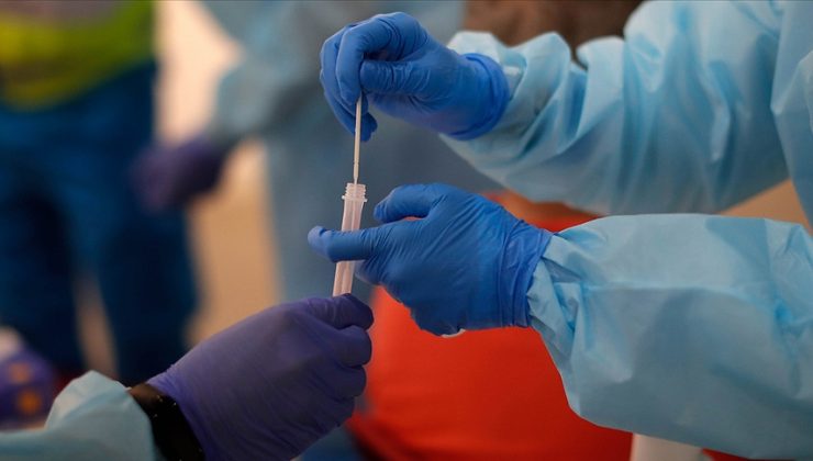 Endonezya’da koronavirüs testlerini yıkayıp tekrar kullandılar