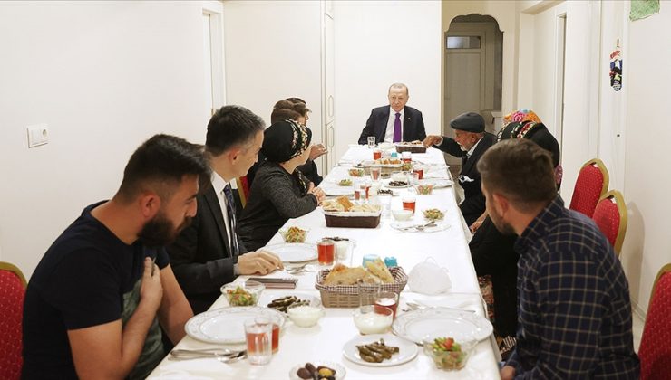 Erdoğan, Ankara’da bir vatandaşın evinde iftar yaptı