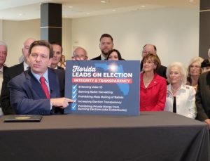 Florida Valisi DeSantis, uzaktan oy kullanma işlemlerini düzenleyen tasarıyı onayladı