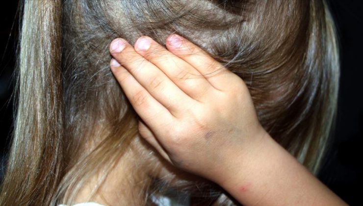 Florida’da okul müdürü 6 yaşındaki kızı kürekle döverken görüntülendi