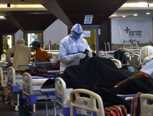 Hindistan’da 24 hastanın oksijen yetersizliğinden öldüğü iddia edildi