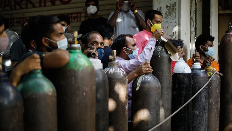 Hindistan’da 688 binden fazla hasta için tıbbi oksijen ihtiyacı var