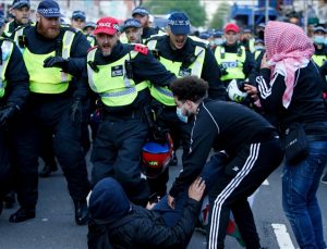 İngiltere’de Filistin’e destek için toplanan göstericilere polis müdahale etti