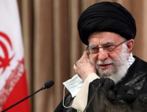 İran lideri Hamaney Zarif’i eleştirdi: Bu sözler ABD’nin sözlerinin tekrarıdır
