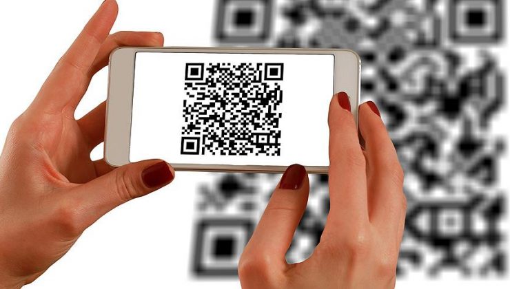 Koronavirüs tabelalarındaki QR kodları değiştiren adam tutuklandı