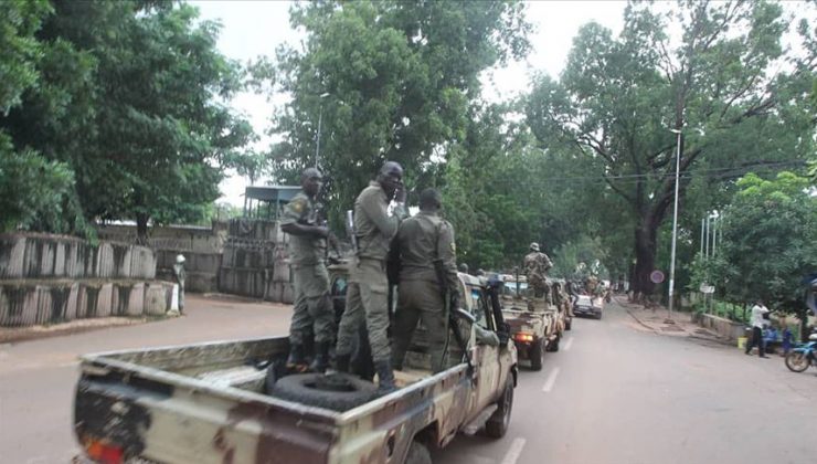 Mali’de tutuklu devlet başkanı ve başbakan, kademeli olarak serbest bırakılacak