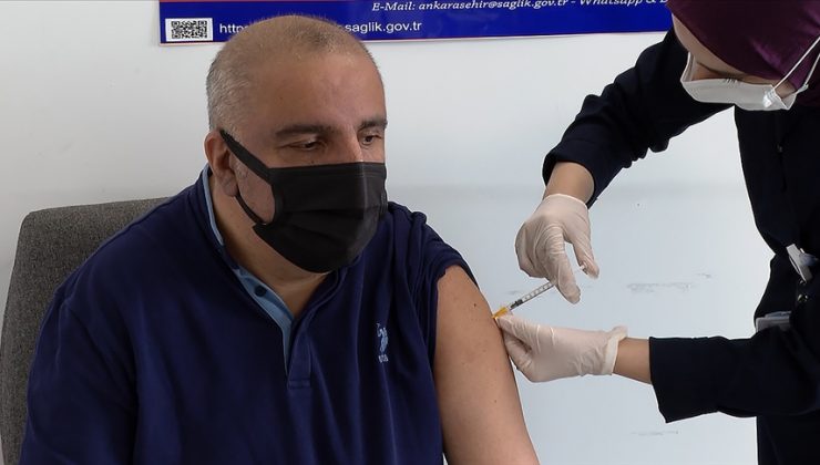 Muhtarlara Covid-19 aşısı yapılmaya başlandı