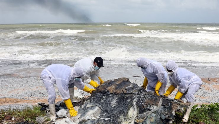 Çevre felaketi endişesi: Sri Lanka’da konteyner gemisi battı