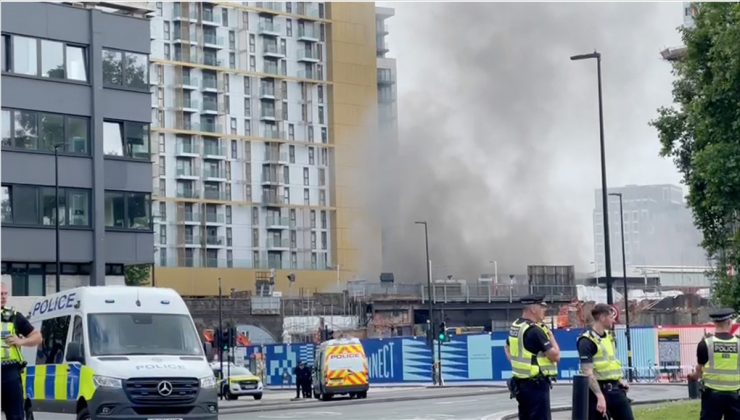 Londra’da metro istasyonunda patlama