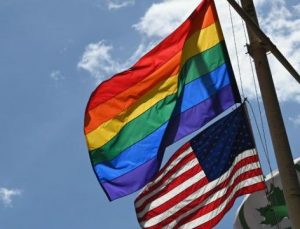 Pentagon: LGBTQ’lilerle gurur duyuyoruz ama bayrakları yasak