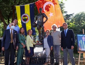 Sinyor Bartu’nun heykeli açıldı