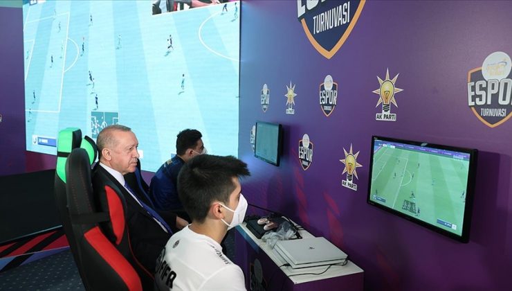 Erdoğan, AK Parti Gençlik Kollarının e-Spor turnuvası finalini izledi