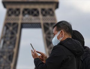 Fransa’da açık alanlarda maske zorunluluğu yarın kaldırılıyor