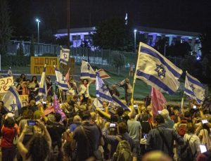 İsrailliler Netanyahu döneminin sonunu kutladı