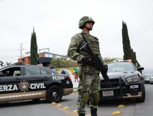 Meksika’da uyuşturucu çeteleri çatıştı!