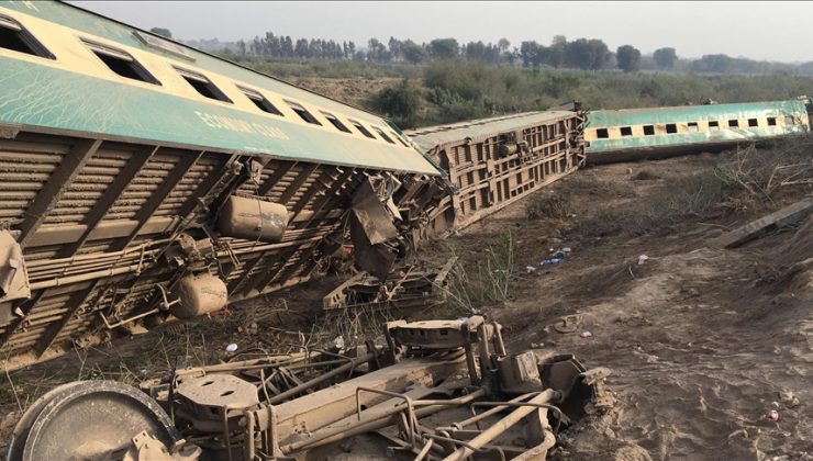 Pakistan’da tren kazası: En az 30 ölü, 50 yaralı