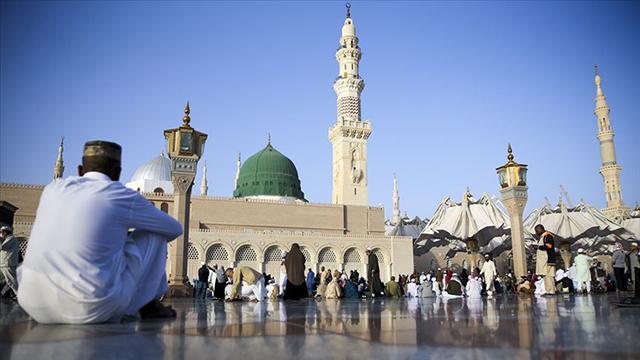 Suudi Arabistan’da ezanın sesi kısıldı, İslami İşler Bakanı ‘Şikayet geliyordu’ dedi