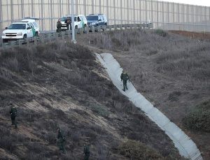 Teksas, Meksika sınırındaki duvarı kendi başına inşa edecek
