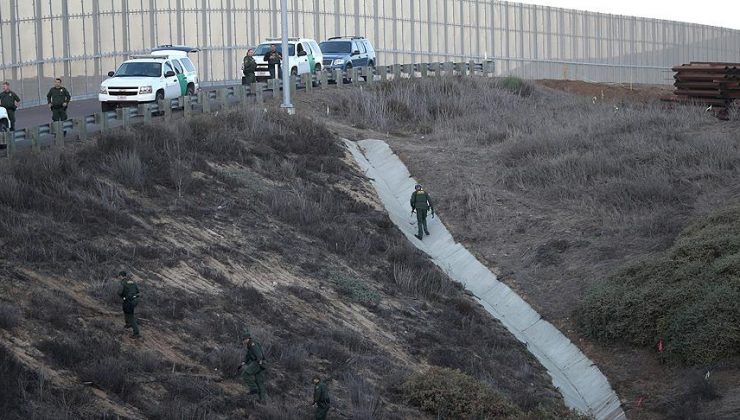 Teksas, Meksika sınırındaki duvarı kendi başına inşa edecek