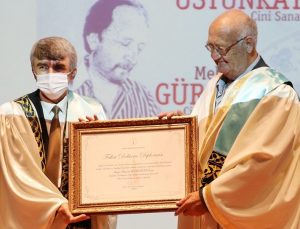 UNESCO ödüllü çini sanatçıları Üstünkaya ve Gürsoy’a “Fahri Doktora Diploması”