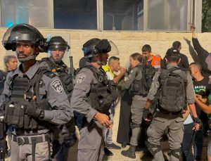 İsrail polisi Şam kapısındaki Filistinlilere saldırdı