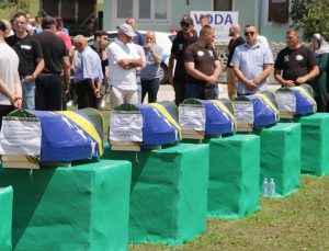 Bosna Hersek’teki savaşta Sırpların katlettiği 12 sivil daha toprağa verildi