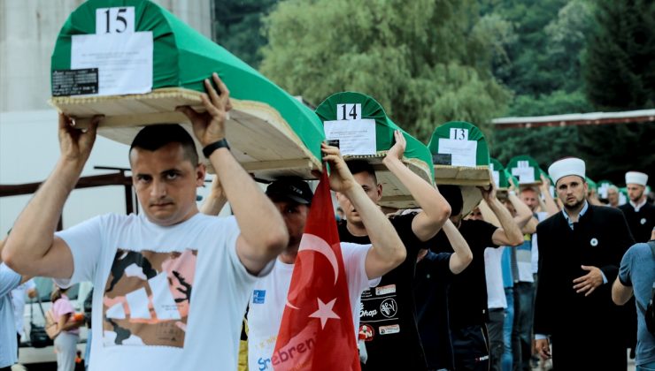 Srebrenitsa kurbanlarının tabutları Potoçari Anıt Mezarlığı’na taşındı