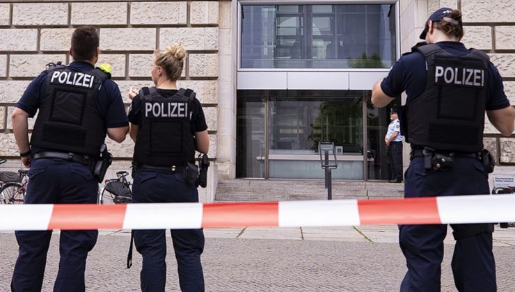 Alman polisinden Türk sürücüye: Kafana ayağımla basmak isterim