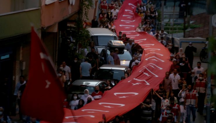 Beyoğlu’nda 250 metrelik Türk bayrağı