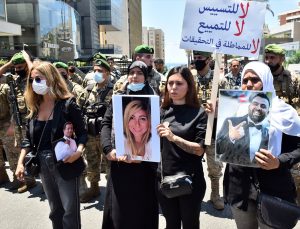 Beyrut’taki patlamada ölenlerin yakınları “adalet” arıyor
