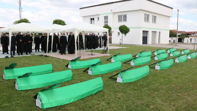 Bosna savaşının 18 isimsiz kurbanı defnedildi