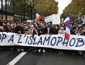 Fransa’da, Müslümanları ‘ötekileştiren’ tasarı yasalaştı