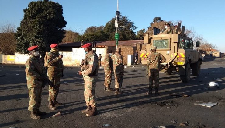 Güney Afrika’da şiddet olayları Kovid-19 aşılamalarını durdurdu