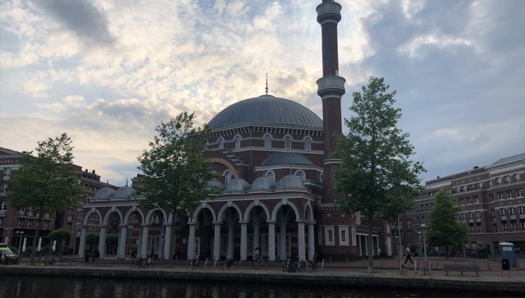 Hollanda’da Amsterdam Ayasofya Camisi’ne saldırı