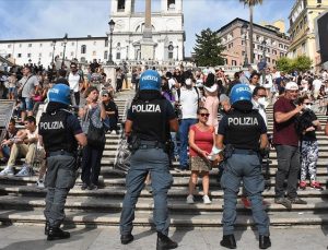İtalya’da ‘Yeşil Geçiş’ belgesi bir kez daha protesto edildi
