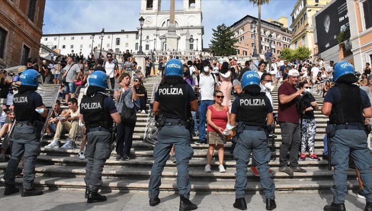 İtalya’da ‘Yeşil Geçiş’ belgesi bir kez daha protesto edildi