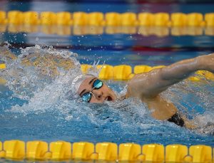Milli yüzücü Merve Tuncel, gençler yüzme şampiyonasında rekor kırdı