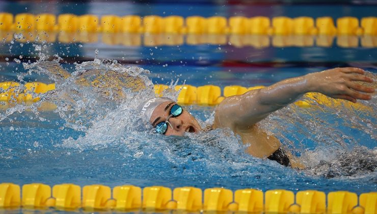 Milli yüzücü Merve Tuncel, gençler yüzme şampiyonasında rekor kırdı
