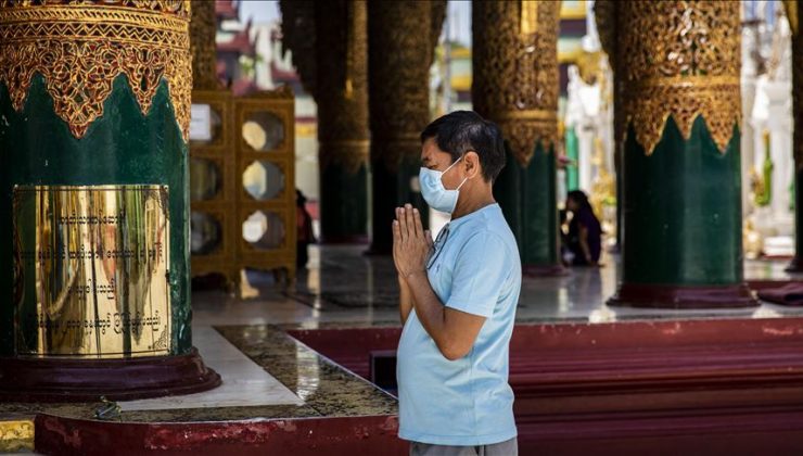 Myanmar’da askeri yönetim koronaya karşı halkı dua okumaya çağırdı