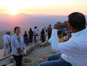 Büyükelçi Panda, Nemrut’ta güneşin batışını izledi