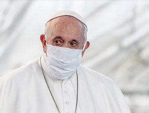 Papa Franciscus, ameliyat için hastaneye kaldırıldı