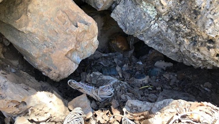 Hakkari’de kayalıklara gizlenmiş patlayıcı ele geçirildi