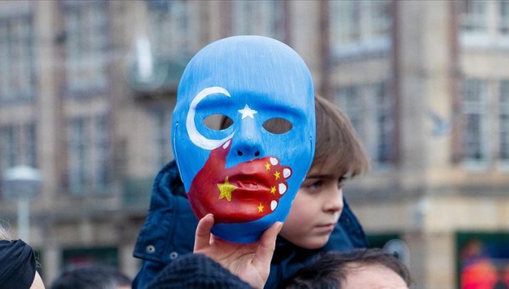 İngiltere’deki  Uygur Türklerinden  Çin’e protesto