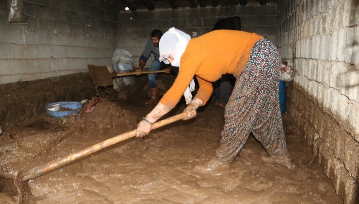 Erciş’te şiddetli yağış 13 köyde taşkınlara yol açtı